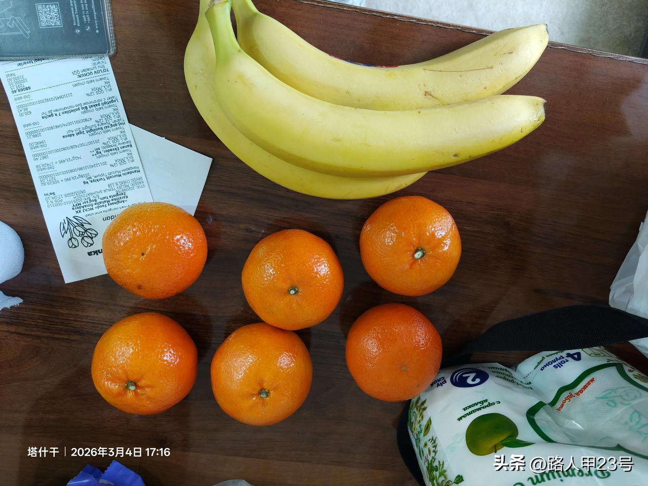 我们来看看乌兹别克斯坦塔什干的物价水平。
这是当地一家面积不大的普通社区超市，大