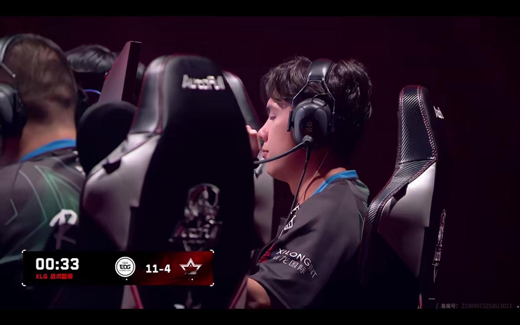 EDG对阵XLG 我的无畏时光 球神在包点里被保安摄像头射中的情况下游龙了接近1
