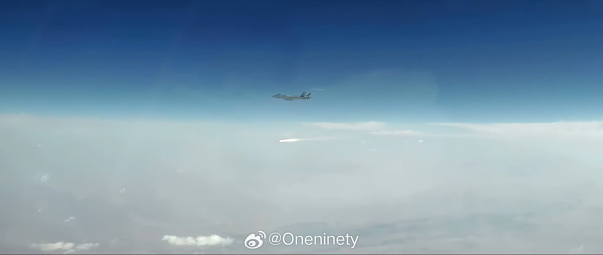 首见歼-20主弹仓发射空空导弹！190视角 ​​​​人民空军成立76周年 ​​​