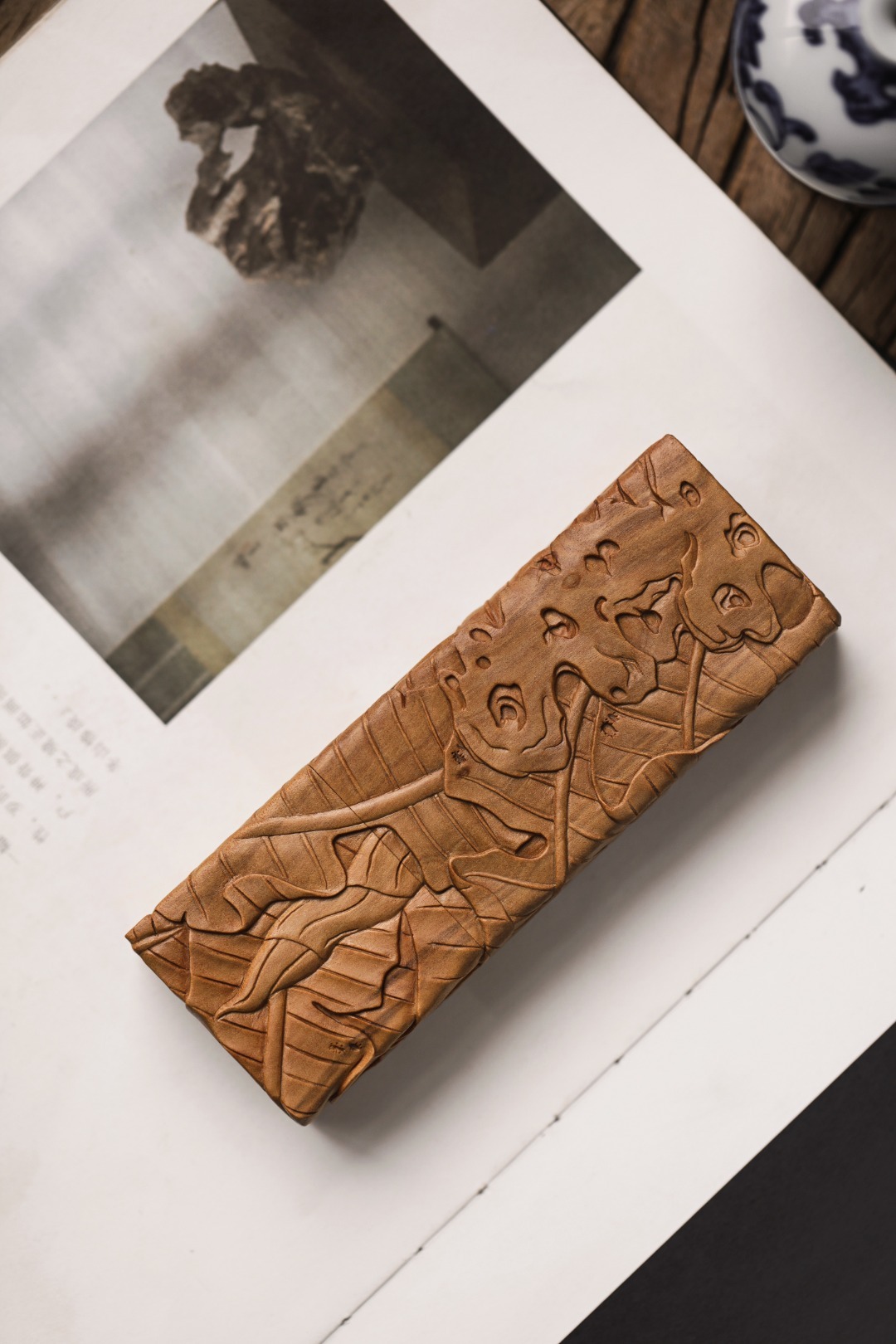 老山檀香｜洞石蕉叶纹·香盒正区淳化老料，全手满雕，蕉叶掩映舒卷，深蕴诗画意境。存