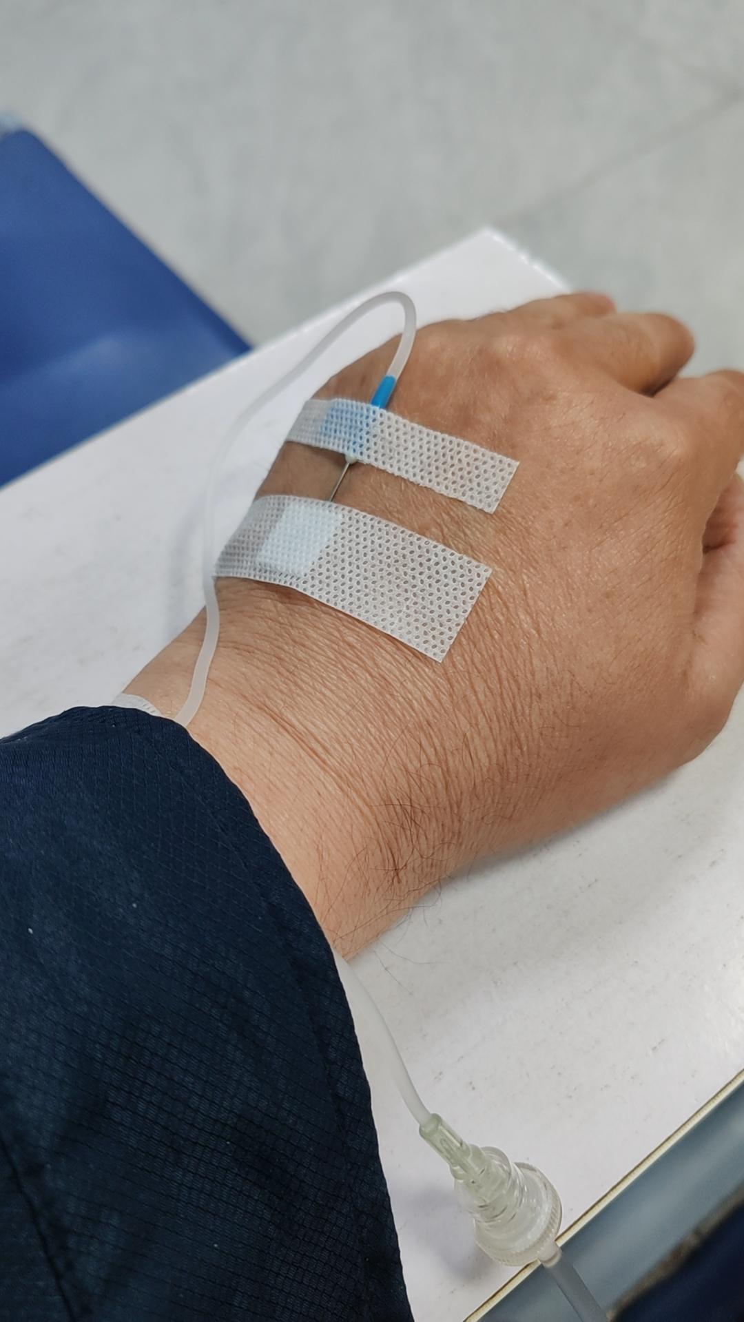 现在一感冒，脑海中就会浮现出“阳了”两字。
不是对新冠恐惧，而是“阳了”时那种感