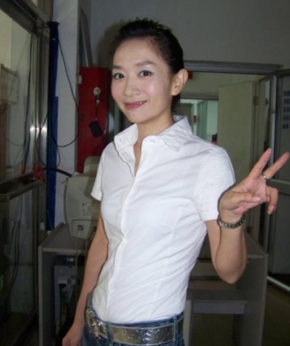 全网都在感慨，王芳的婚姻，藏着所有女人最心酸的无奈！当年她顶着全家人的压力、不顾