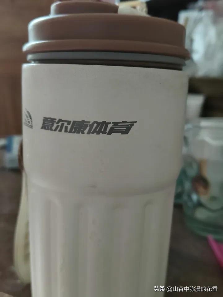 元气满满的一天，从一杯热咖啡开始！🌞☕️