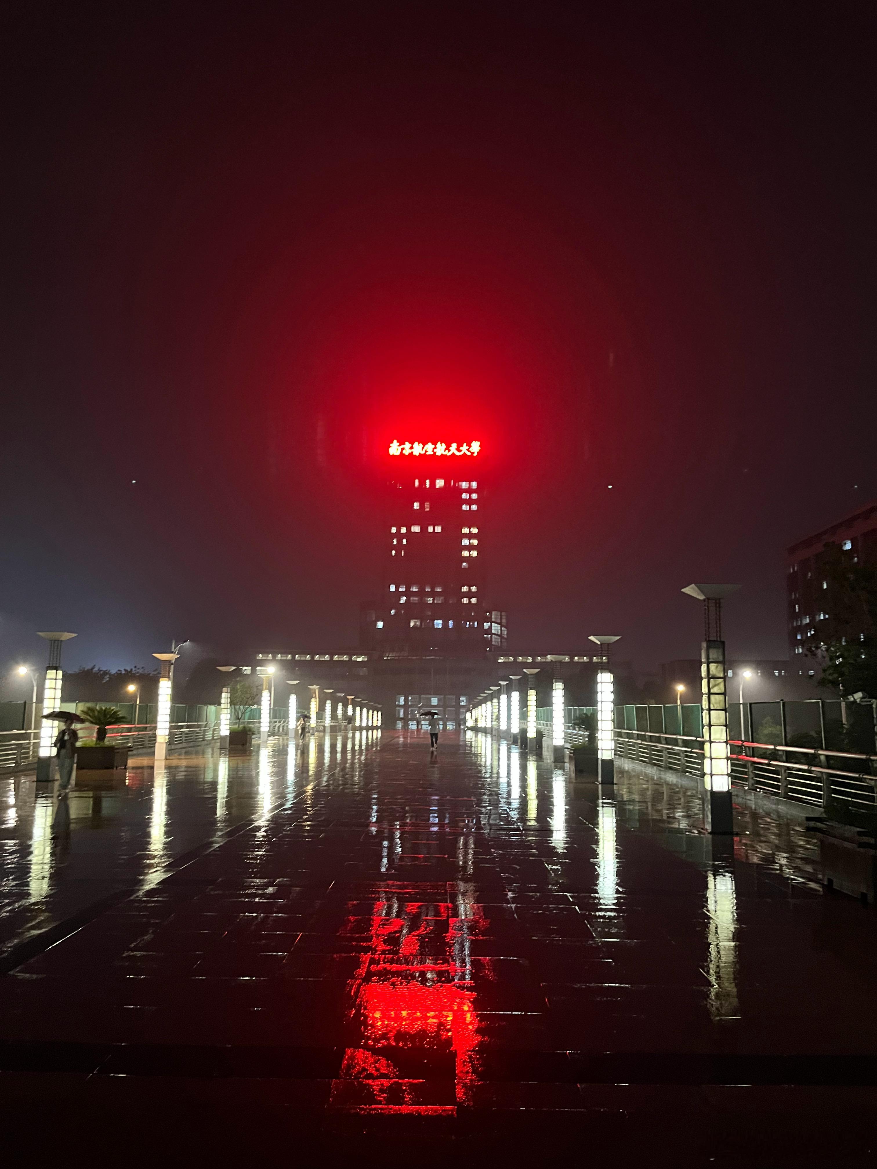 下雨天最适合乱逛[鼓掌]  ​​​