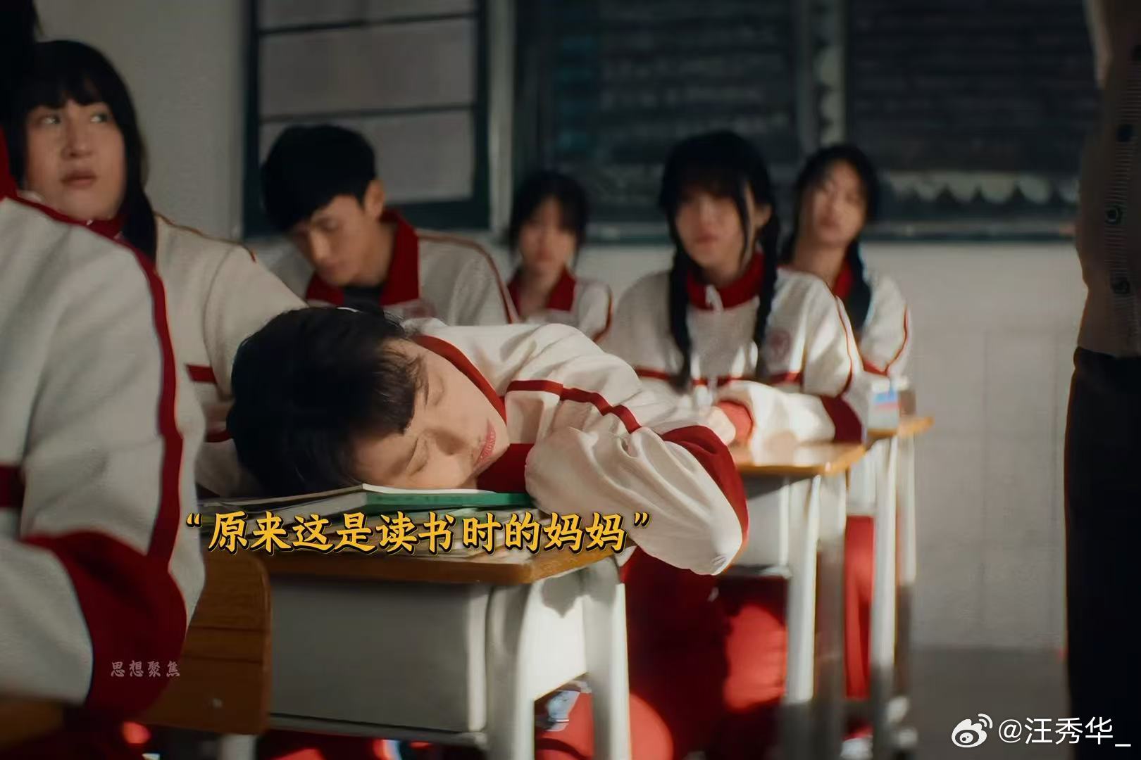 原来亲眼看到妈妈一生是这种感觉 妈妈不是天生就会做妈妈，她只是把那个爱美爱闹的小