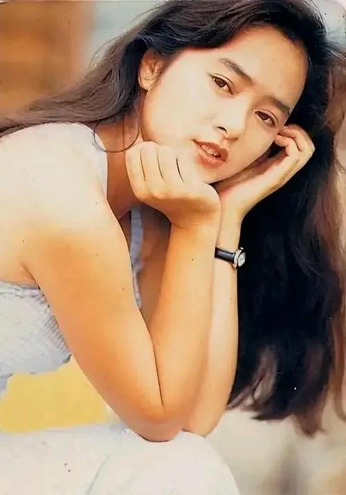 香港冷门女星系列之：叶蕴仪

她算是一名童星，13岁出道，16岁搭档元彪一炮而红