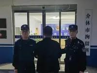 |3人为吸粉引流直播谩骂被行拘直播平台上脏话连篇、搔首弄姿的真得多管管，尤其是那