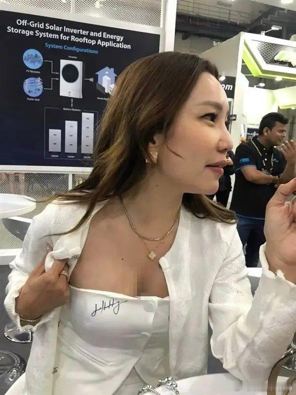 和英伟达股票一样疯狂，黄仁勋这一波操作666伴随英伟达股价的飙升，老黄的名气也是