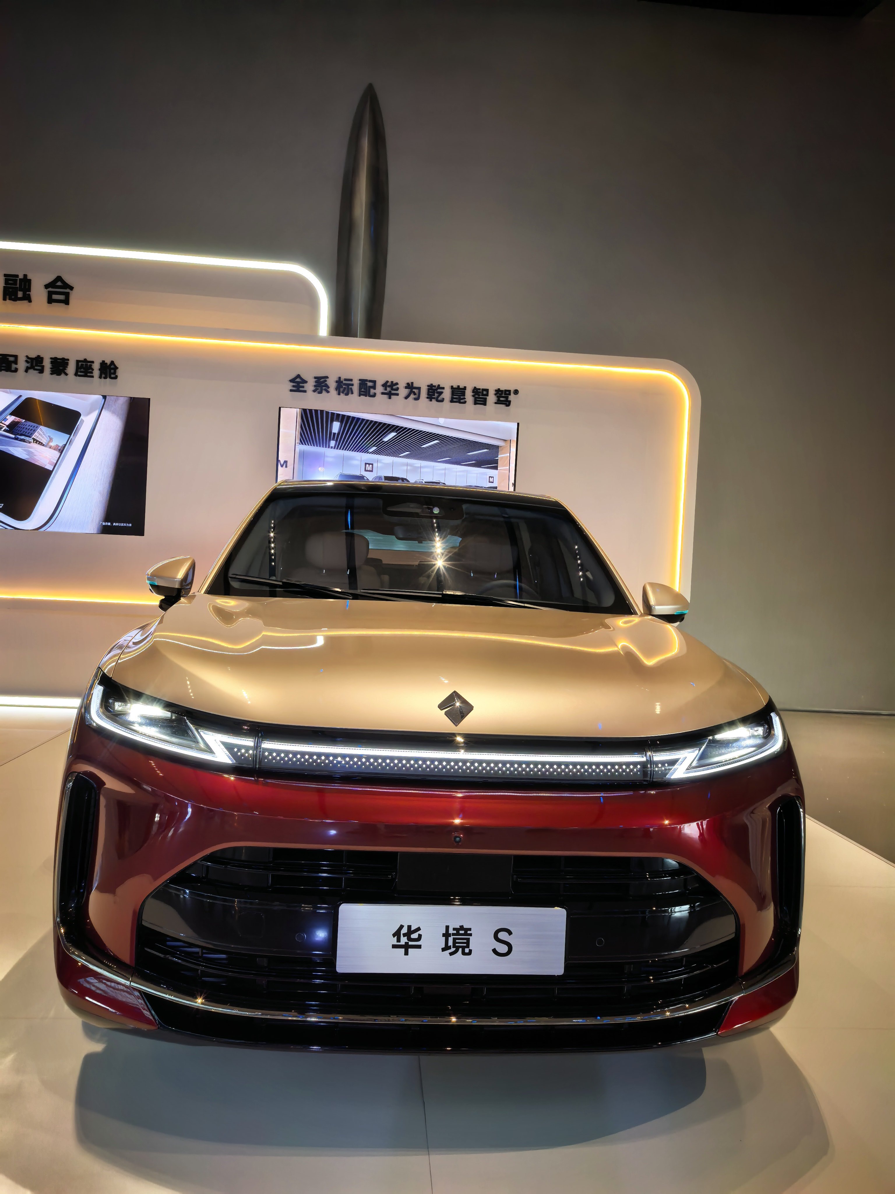 五菱和华为深度合作打造的豪华SUV，华境S，实车真的太帅了，气场拉满，期待一个劲