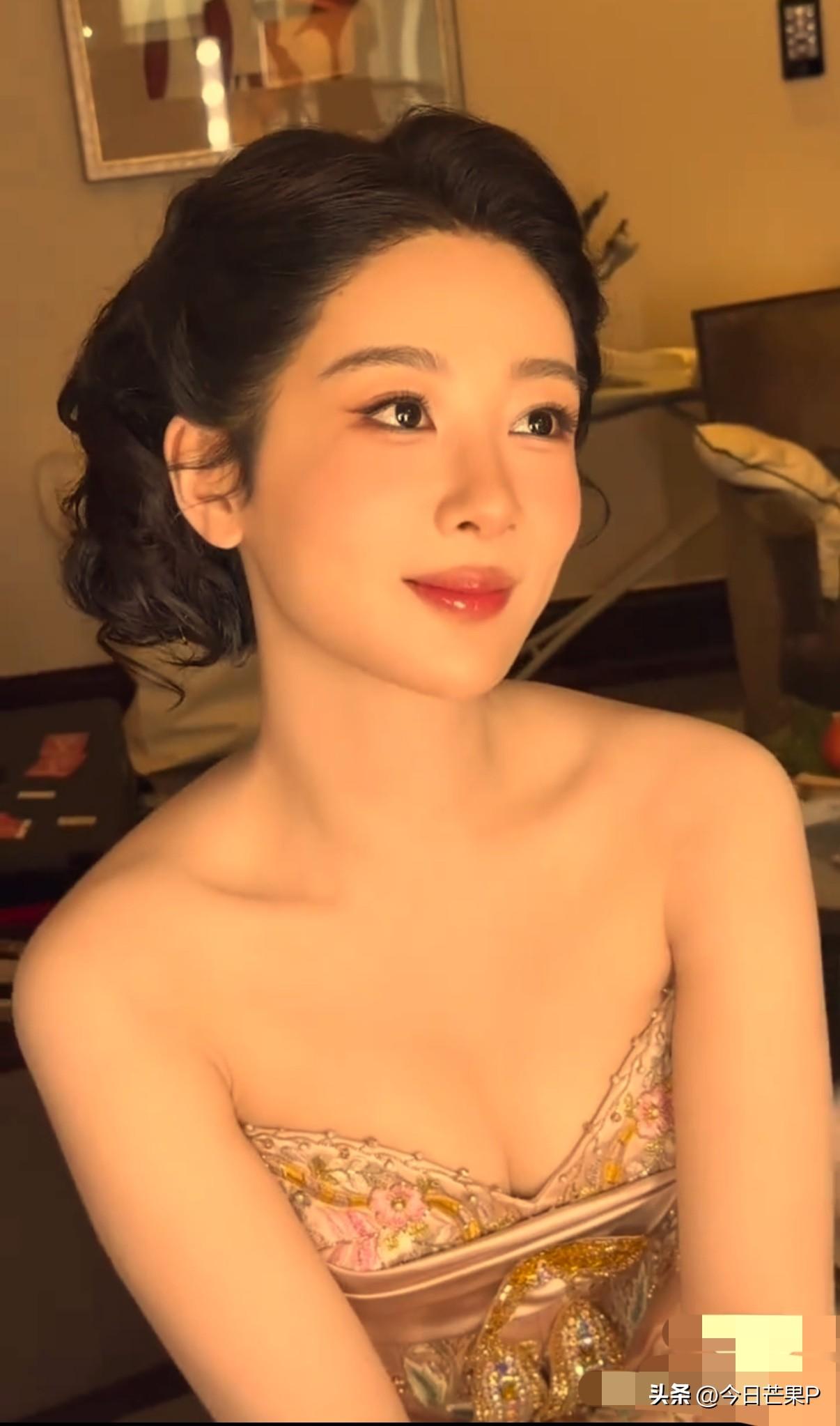 杨紫化妆师说杨紫出发白玉兰前，不知道会获奖。
其实我能看出来他们不知道，那个董勇