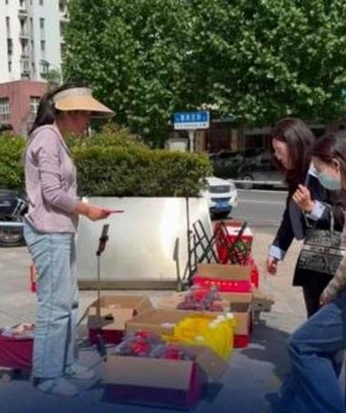 湘潭大学一名大二女生，她母亲患重病，为了不影响她高考，竟然瞒了她两年。没想到，当