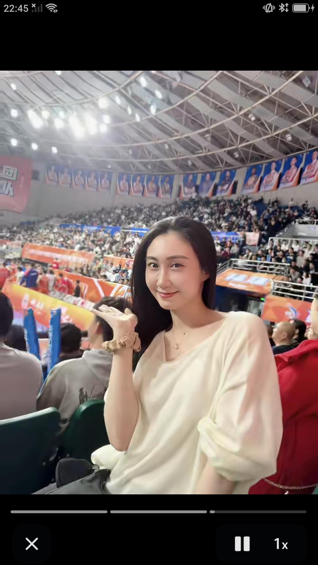 在CBA 众多球员中，绝大多数另一半都是青春靓丽，颜值高的空姐，模特，演员等职业