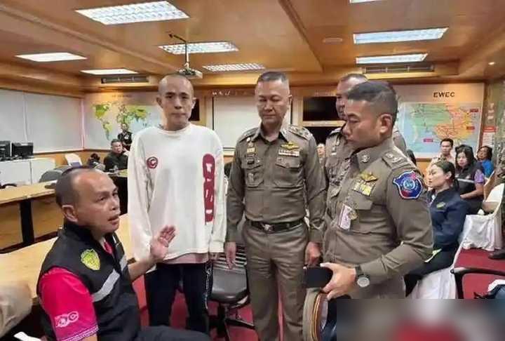 泰国为啥要狠揍柬埔寨，下这么重的手？

今天看到柬埔寨国防部的声明，说泰国两架F