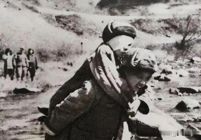不忍杀生！23岁志愿军卫生员救下敌国女兵，相守28年才知她身份惊人
 
1951