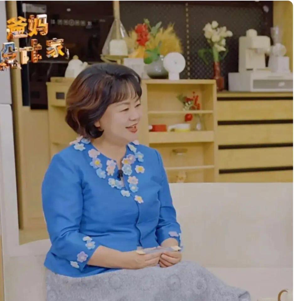 著名女主持宣布明天退休！曾创造惊人收视率！网友感叹：几代人的回忆…娱乐