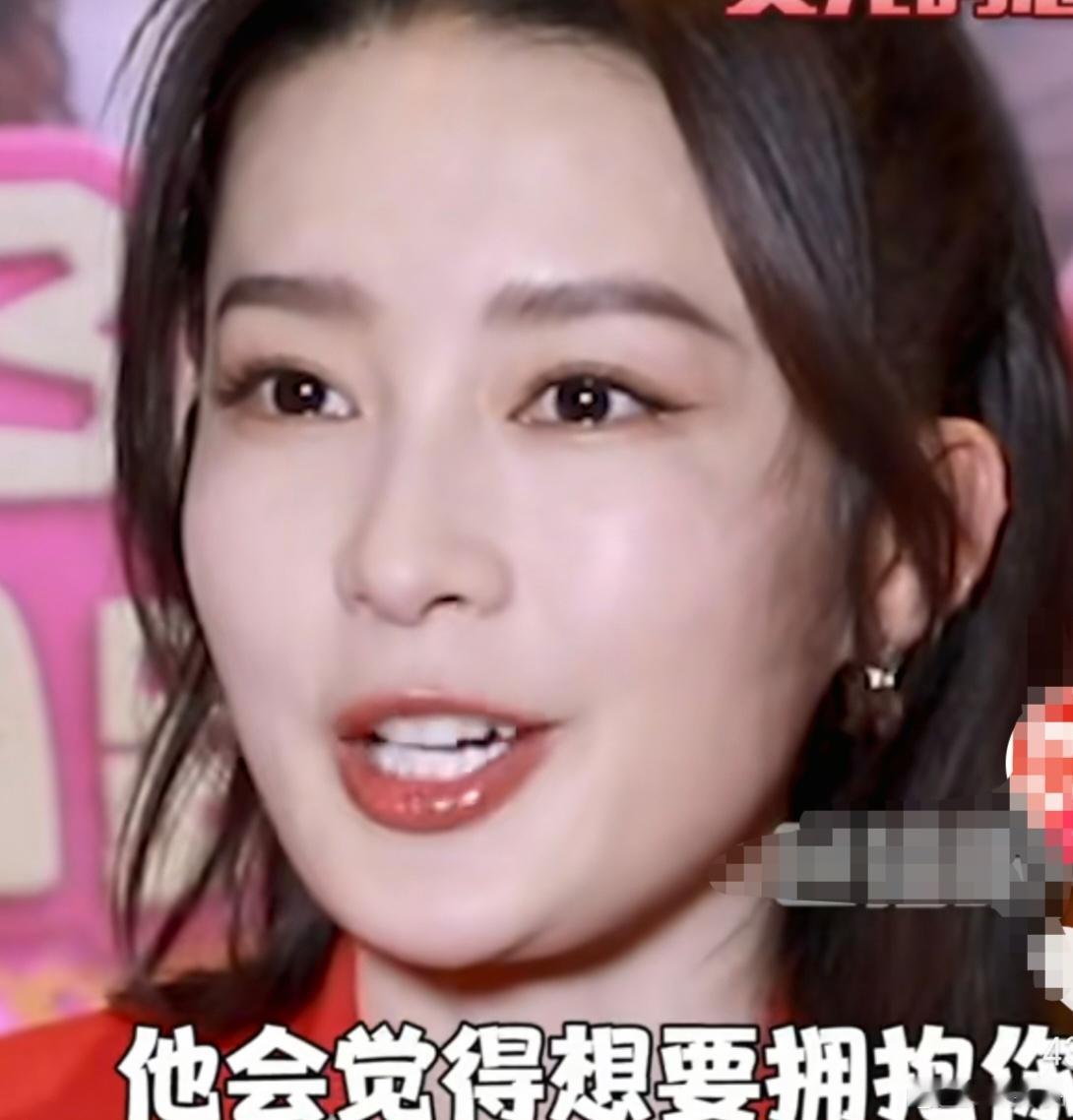 李沁:“小的时候因为可能拍戏很久没回家，有一年春节回家的时候，就是第一下就是见到