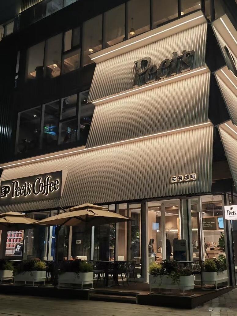 皮爷咖啡西北首店揭幕在即，外立面基本全部呈现。此外，Manner新店+1，新门店