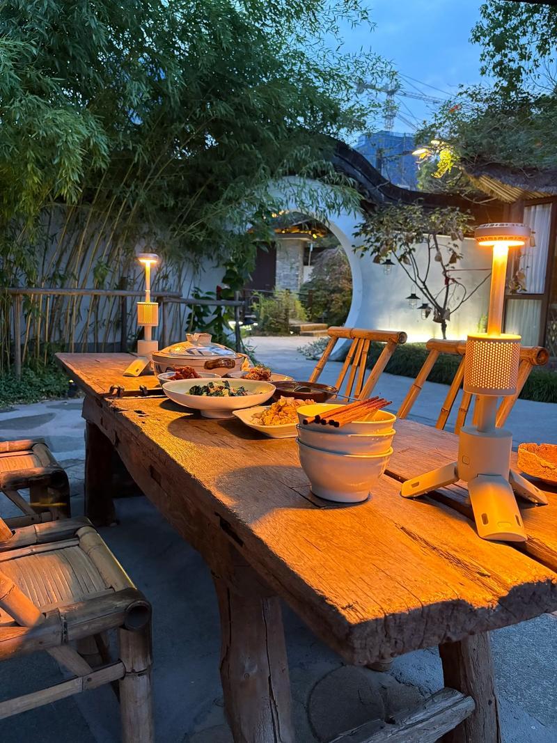 最近头条全是模仿苗京京的，同款头像、同款空格排版，连文案都抄得一模一样，可阅读量