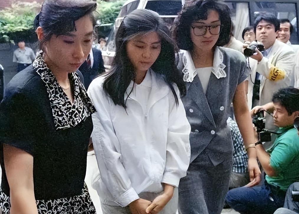 朝鲜美女特工：经过7年训练，一出手便害死115人，至今还活着。
 
她出生于外交