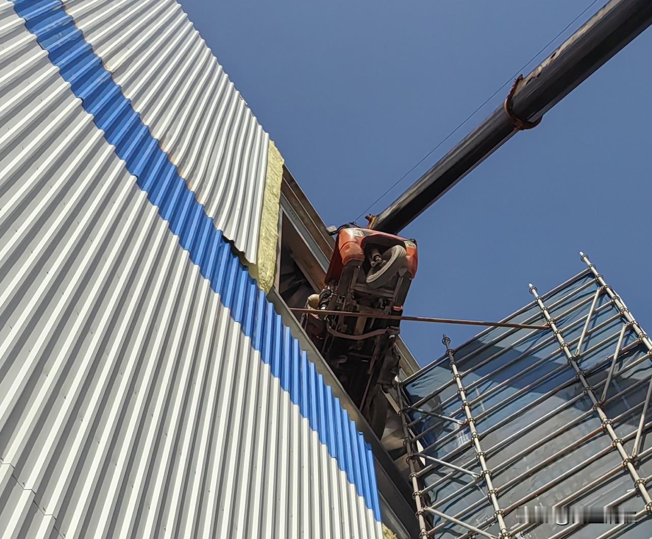 请你上楼。[抠鼻]