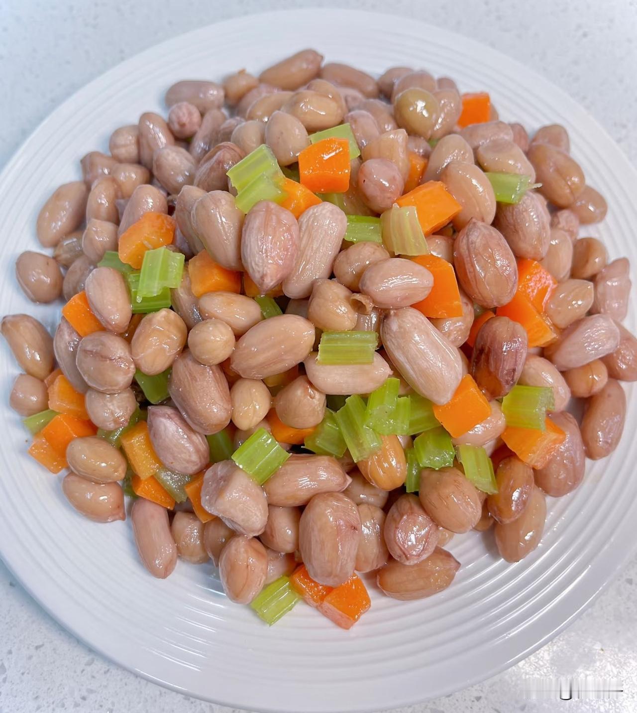 增强体质的十种食物
家常吃很方便
一、牛肉（补力气、强体质，家常炖炒都好）
二、