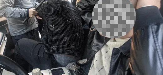 揪心！温州警方抓捕艾滋病嫌疑人，不料抓捕过程中，警察遭到嫌疑人激烈反抗，手指受伤