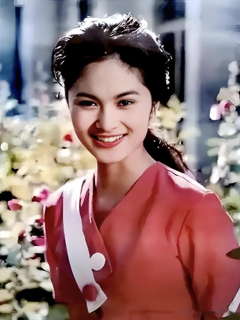 时光从不败美人，韩月乔——从银幕女神转身成为书画大家。岁月沉淀下的是无尽优雅，笔