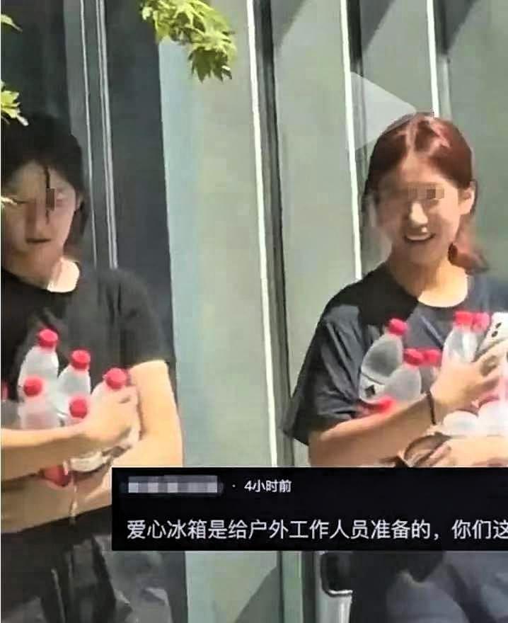 两名年轻女子掏空了街头的爱心冰箱，把本来给户外工作人员准备的瓶装水一扫而空，结果