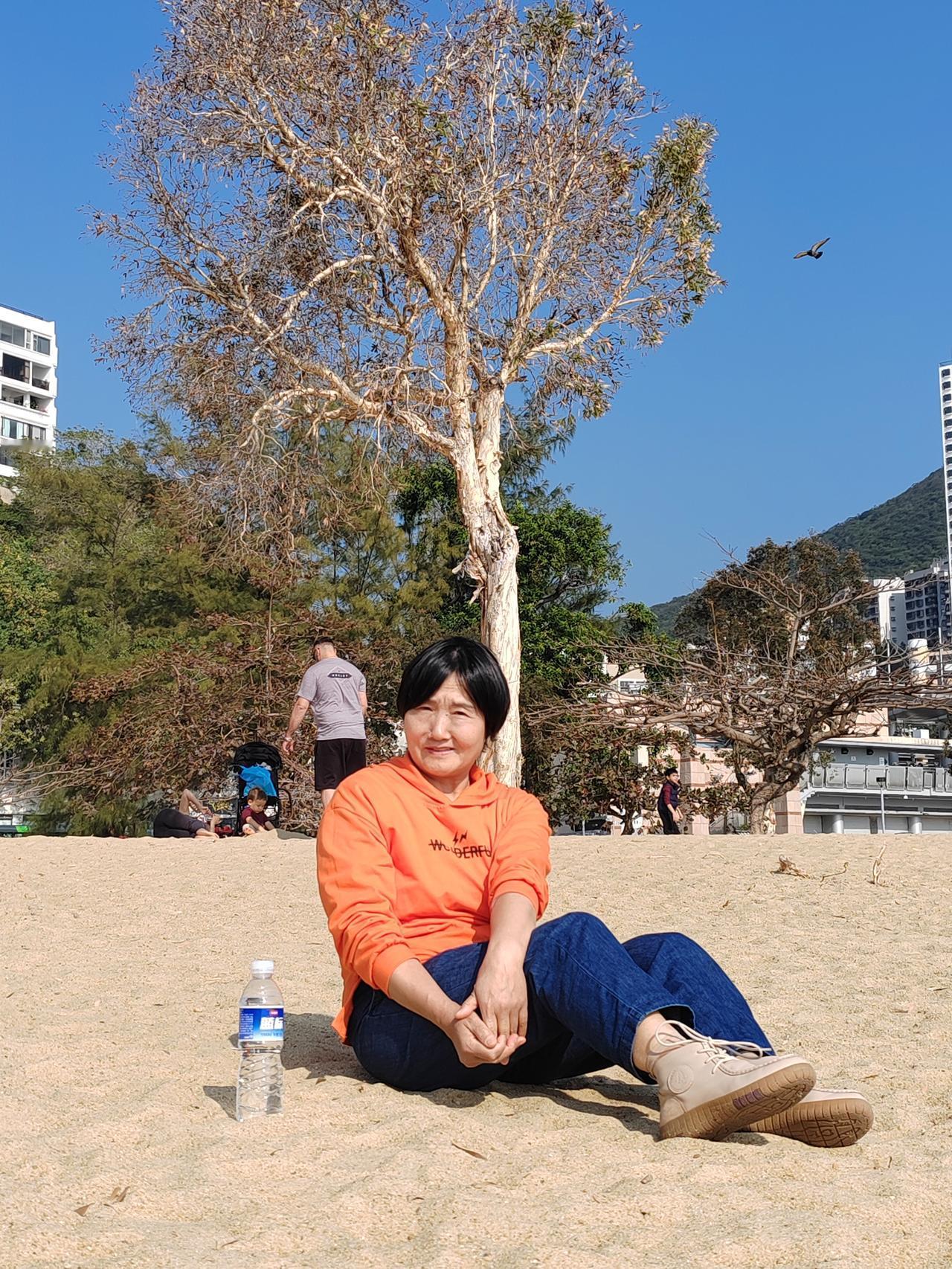 【浅水湾】下山游览风景如画的香港风水宝地，这里是香港最具代表性的美丽海湾，其秀