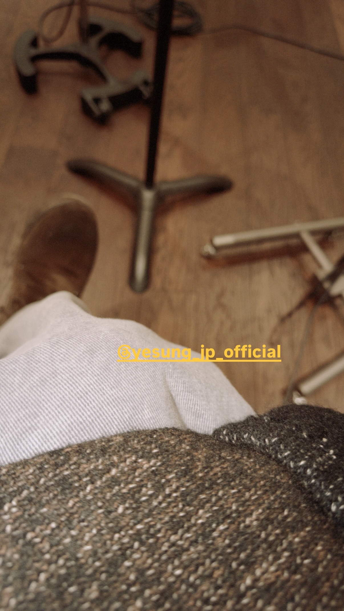 “CB百蓝_。251203金钟云 ins story更新： 