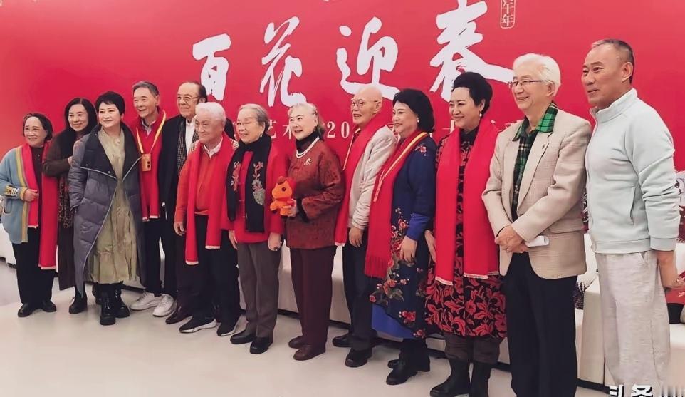 百花迎春比春晚要好，因为能见到许多艺术家，你能认出他们都是谁吗？