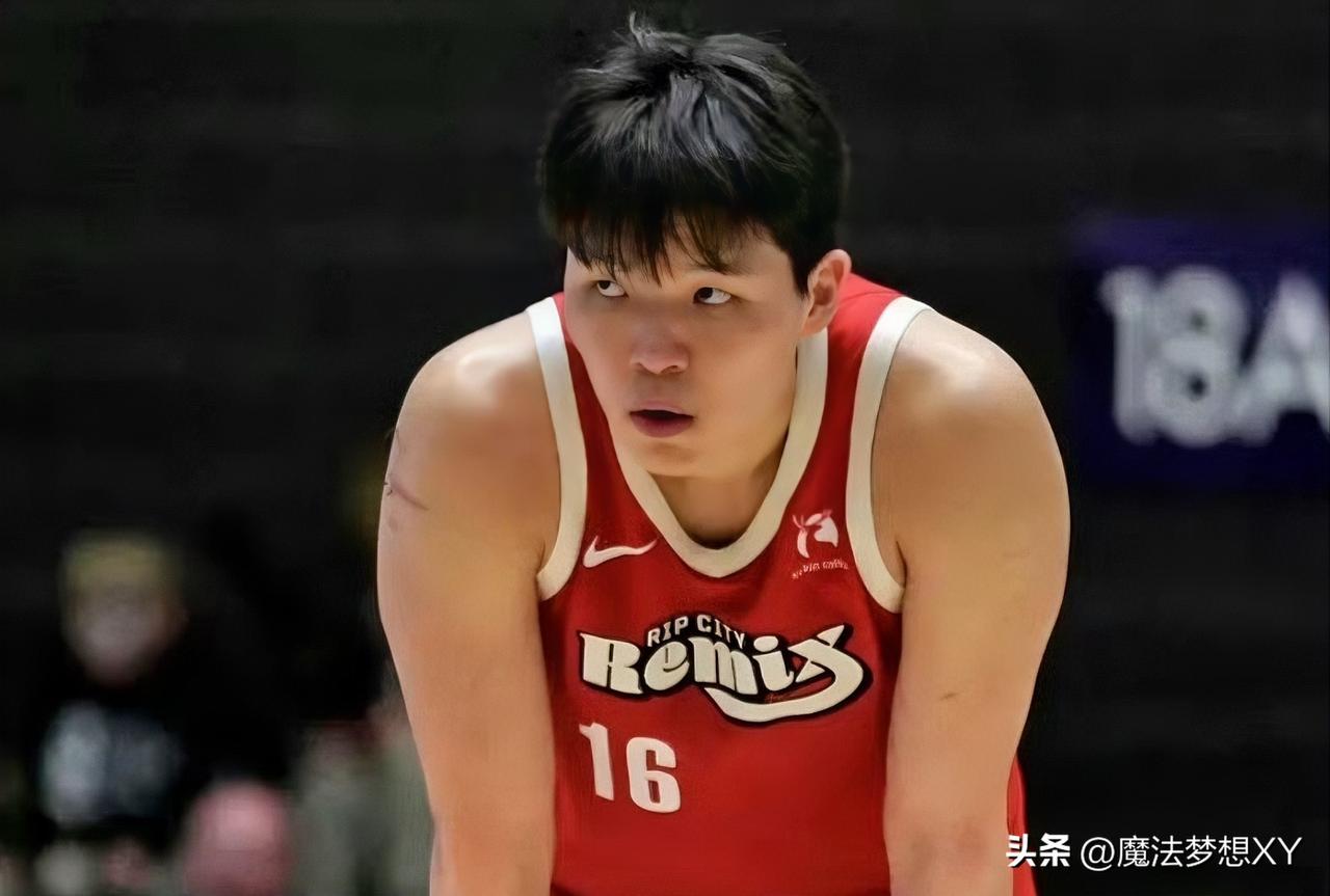 杨瀚森
最幸运的事，
估计就是赶上混音队史首次
锁定季后赛！

在南湾湖人战胜天