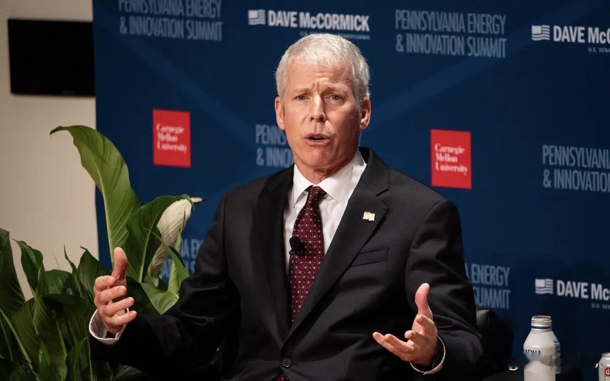 美国能源部长克里斯·赖特表示，美国目前尚未准备好为通过霍尔木兹海峡的油轮提供护航