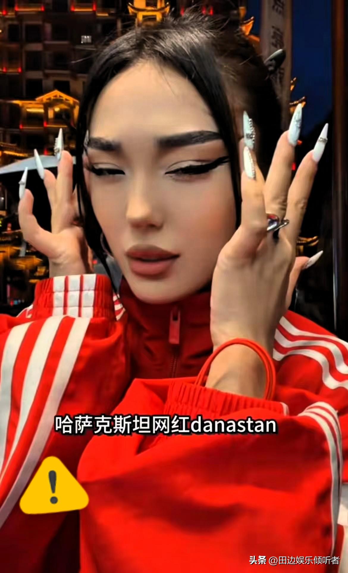 哈萨克网红在中国旅游比种族歧视手势

在中国Tk 上5百多万粉丝的网红，却在中国