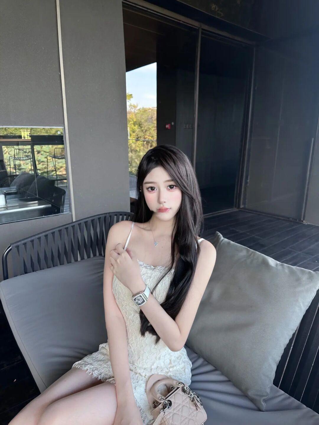 初恋奶黄小吊带裙🐣
