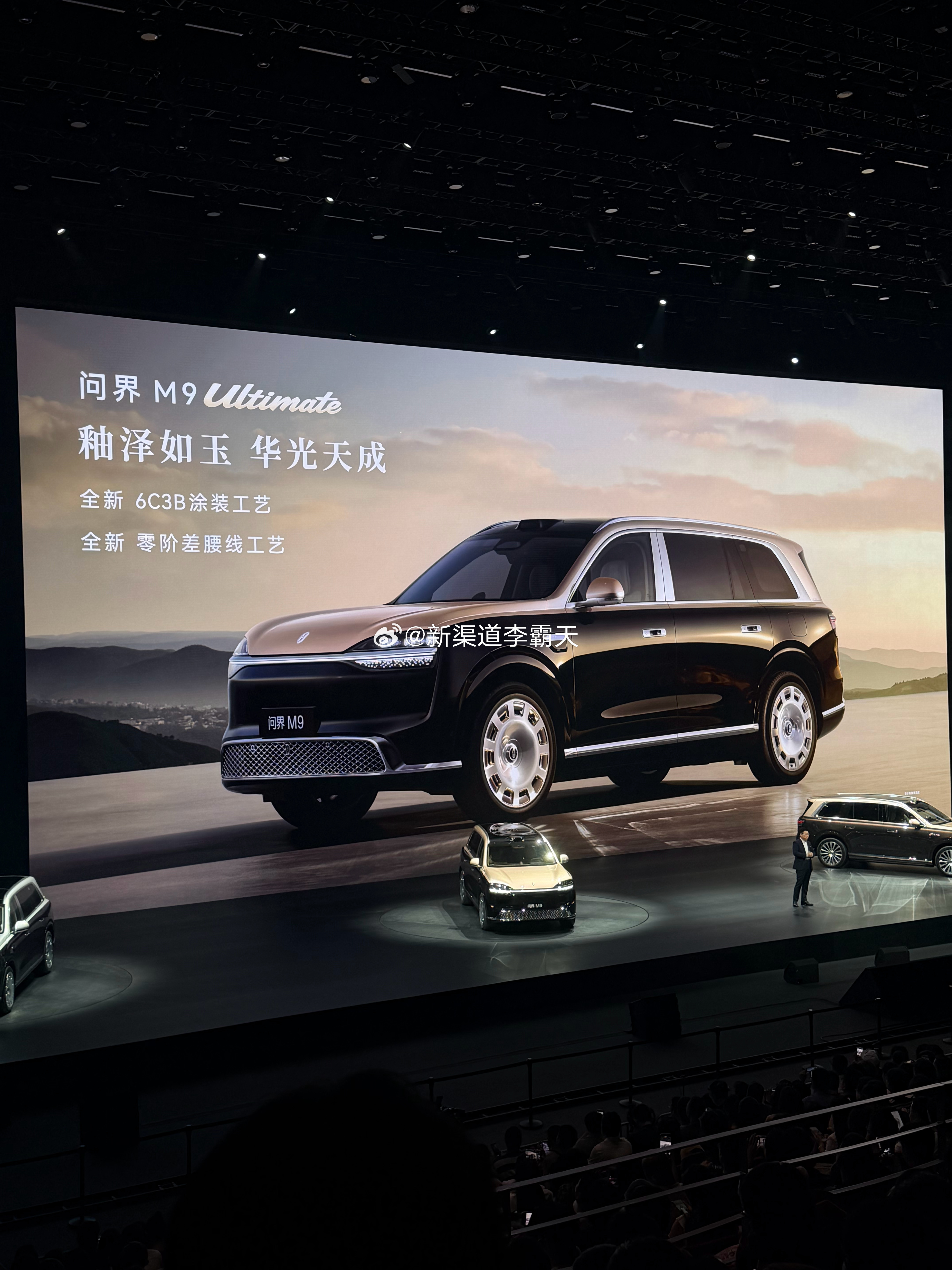 M9到底是旗舰，起步就是5C2B 的车漆工艺，Ultimate 更是6C3B 的