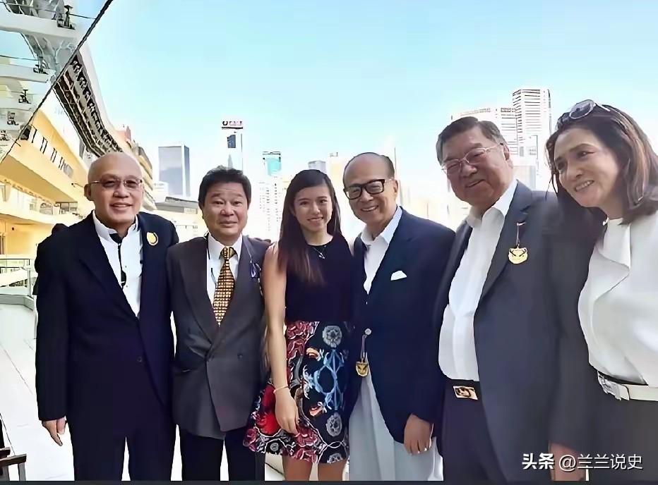 李嘉诚藏了20多年的长孙女，上学带4个保镖，21岁才露真容

李嘉诚的大孙女李思