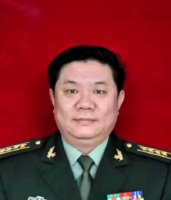 1985年，老山敢死队队长孙兆群在冲锋前，跟52个兄弟砸下了一句话：谁活着，谁就