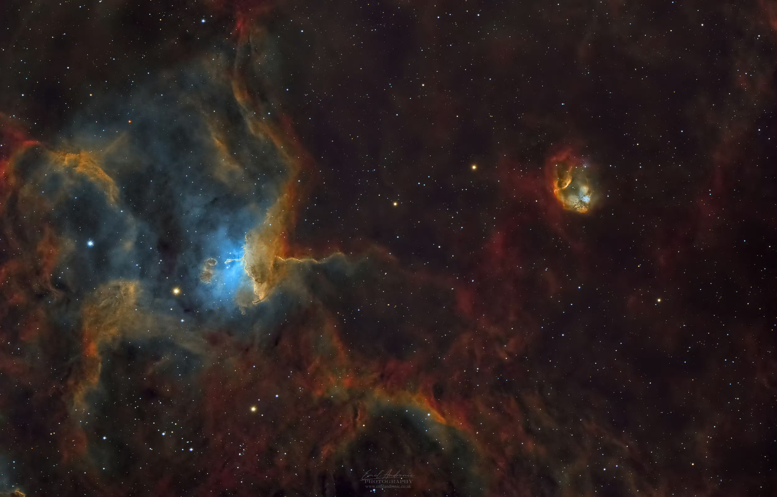 #每天一天文图# 在银河系的宇宙剧场中，蜘蛛星云和苍蝇星云这对神秘的二人组以迷人