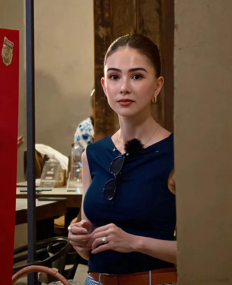 大家不要羡慕昆凌了，我们永远不可能成为她，仅仅一个条件，我们就无法达到，那就是她