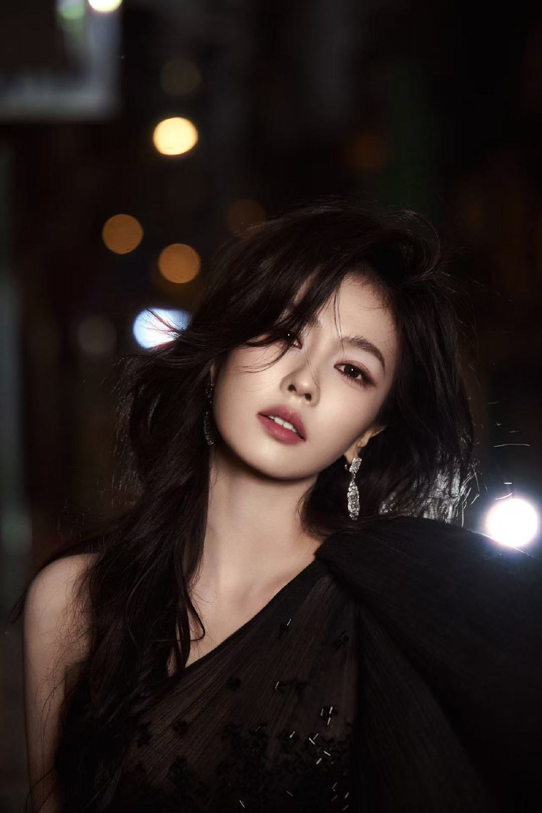 白鹿街头在逃黑天鹅白鹿完全是女王完全是女王！！ 