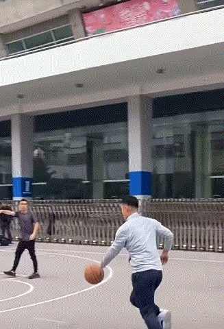 野球场最怕遇到这种愣头青。不是我伤就是他伤……[泪奔]
