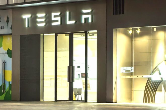 女子称花30余万买到升级前老款特斯拉【女子称花30余万买到升级前的特斯拉“老款”