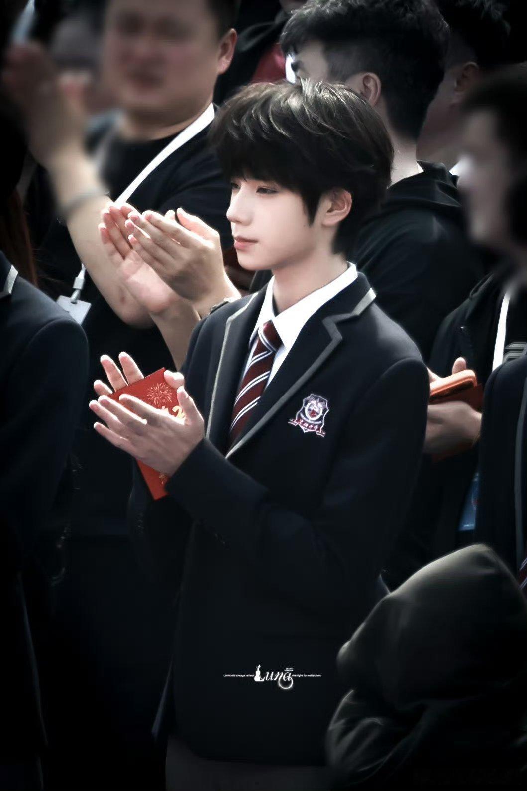 王橹杰彩烟应援  天呐 好喜欢付彬言学长 王橹杰好帅