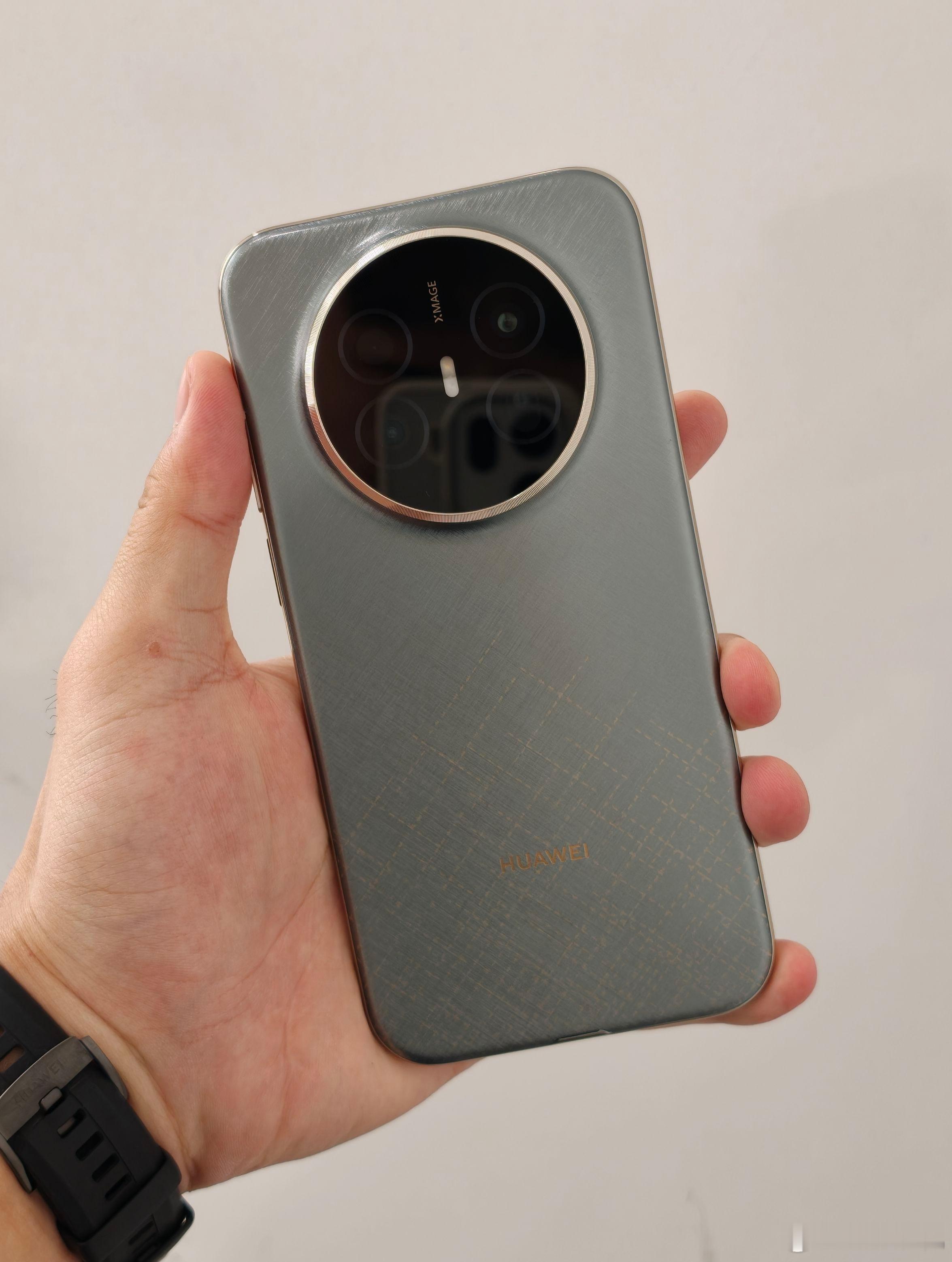 华为Mate70 Air真机来了，大家放心，有卡槽。[doge] ​​​