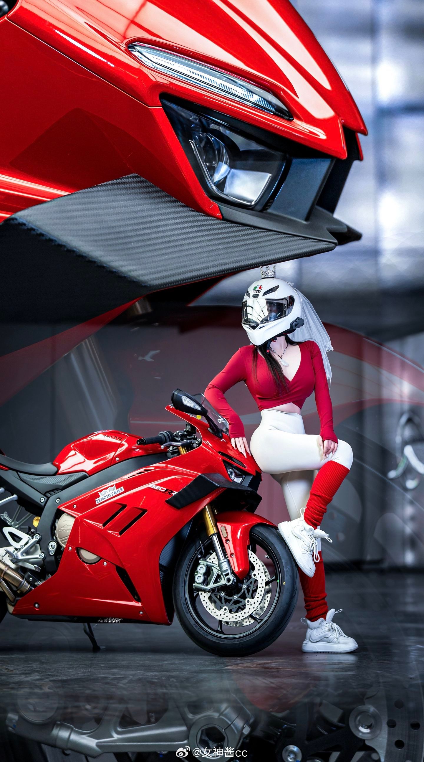 张雪机车购车需摩托车驾驶证满1年骑张雪机车，娶心爱女孩张雪820rr 