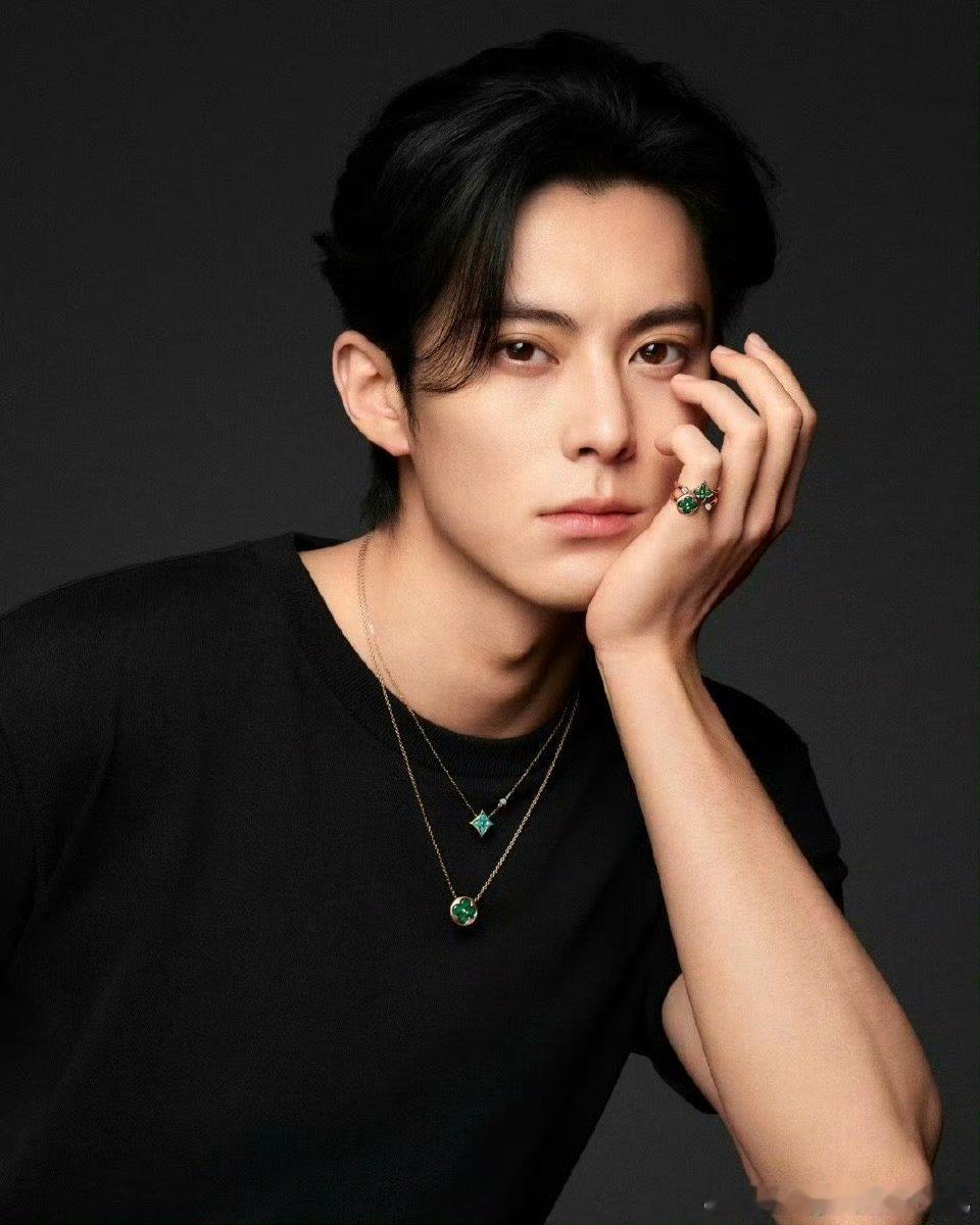 各大流量生珠宝大片各大流量生珠宝代言图各大流量生珠宝大片 