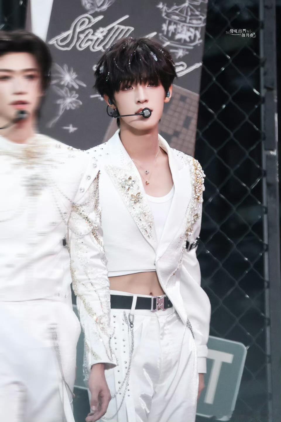 娱乐top蝴蝶发夹登陆少年蝴蝶发夹头上是漂亮的福来～ 
