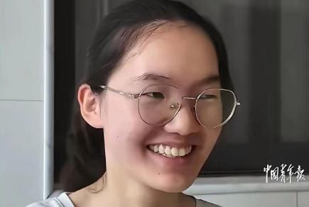 河南高考 699 分的农家女孩韩雅平，火遍了全网。可直到记者顺着资助线索多方寻访