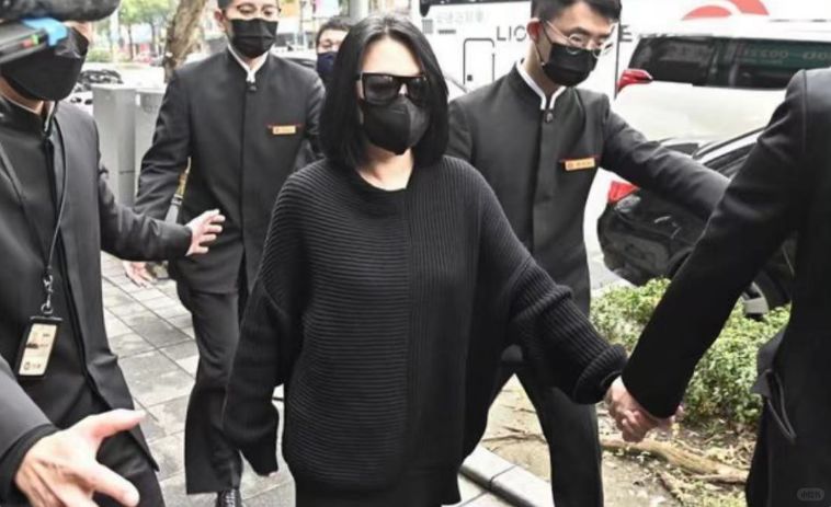 3月娱乐圈最被关注的事情之一，就是小S的公公因突发心肌梗塞去世，这对于小S来说是...